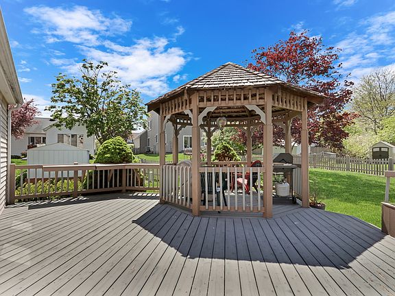 3rd image of 768 Fieldstone Dr