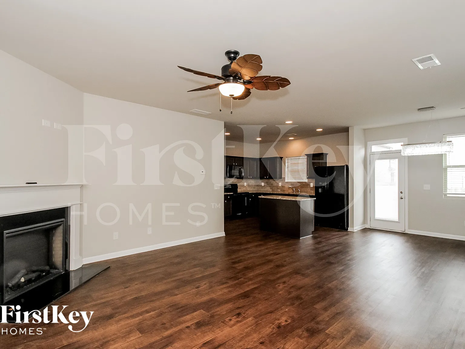 3 bed, 2.5 bath, 2000 sqft, $2,105 — Photo 3