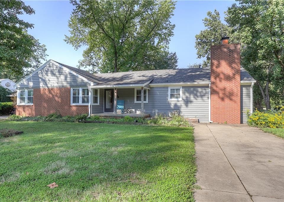 1st image of 204 Elmwood Dr