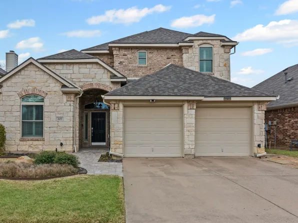 207 Fountainview Dr, Euless, TX 76039