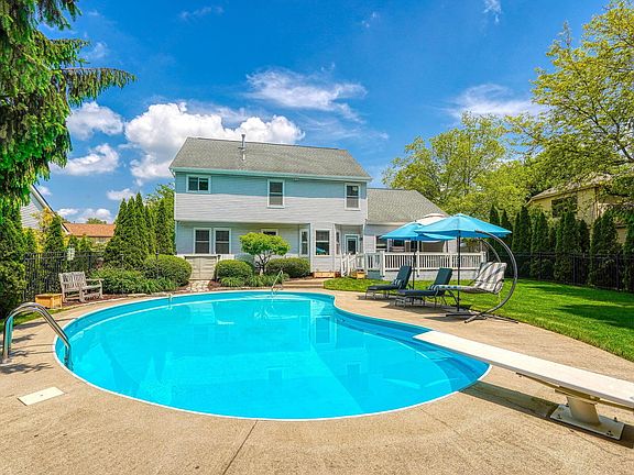 3rd image of 3554 W Bay Cir