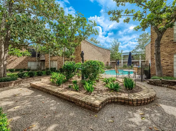 2121 Fountain View Dr APT 22, Houston, TX 77057