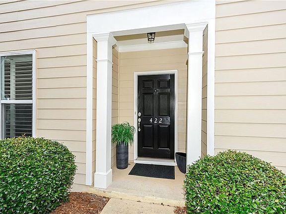 3rd image of 422 Mountain View Ln