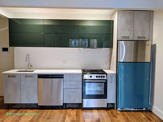 Rented by Manhattan Management LLC | media 77