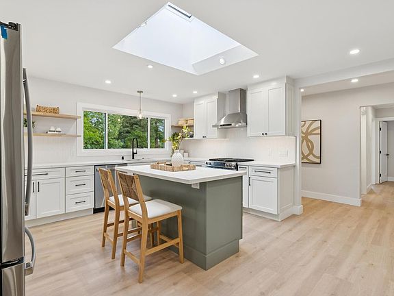 4th image of 401 Alameda Del Prado
