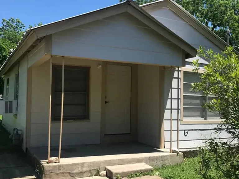 1407 7th St — Photo 1