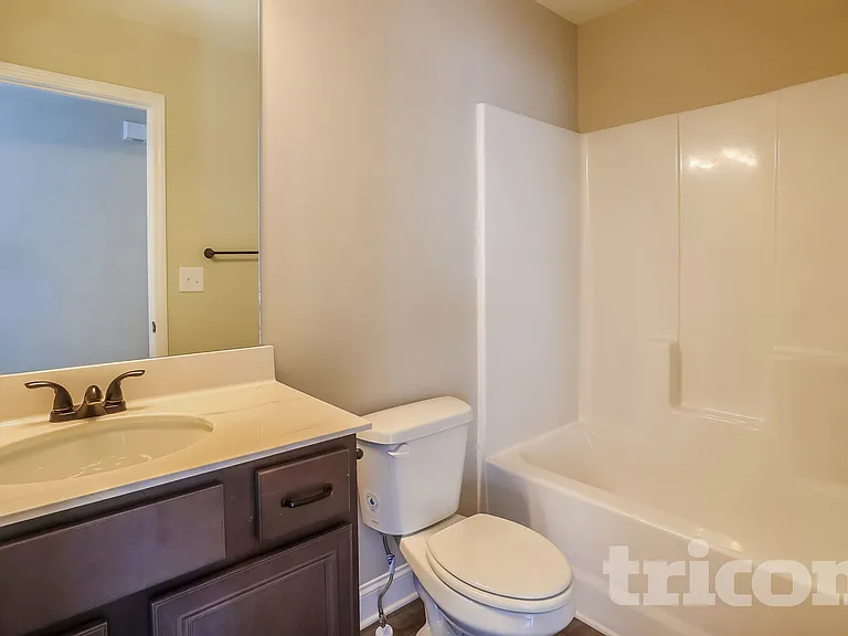 209 Hampton Oaks Cir — Photo 13
