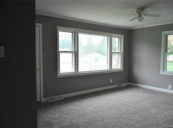 3rd image of 103 Dover Dr