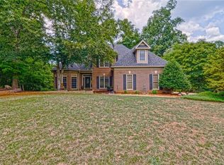 1323 Forest Bluff Dr, Midland, NC 28107