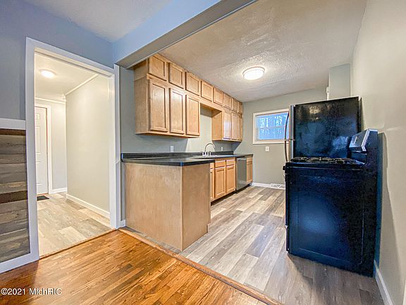 5th image of 52412 Twin Lakeshore Dr