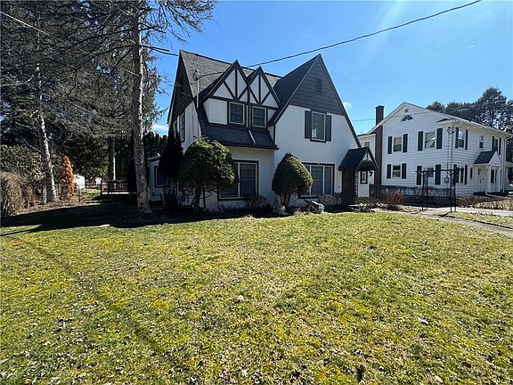 2nd image of 502 Edgewood Dr