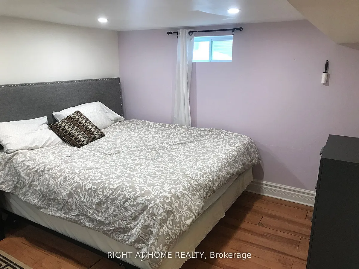 Building Photo - 289 Laurentian Ave #BASEMENT