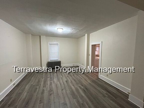 4th image of 407 S Boulevard Ext