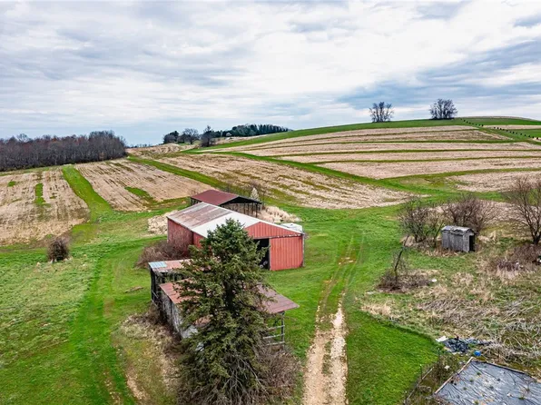 2063 Boquet Rd, Jeannette, PA 15644