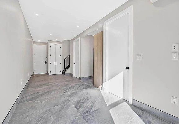 2nd image of 637 Quincy St Penthouse 4