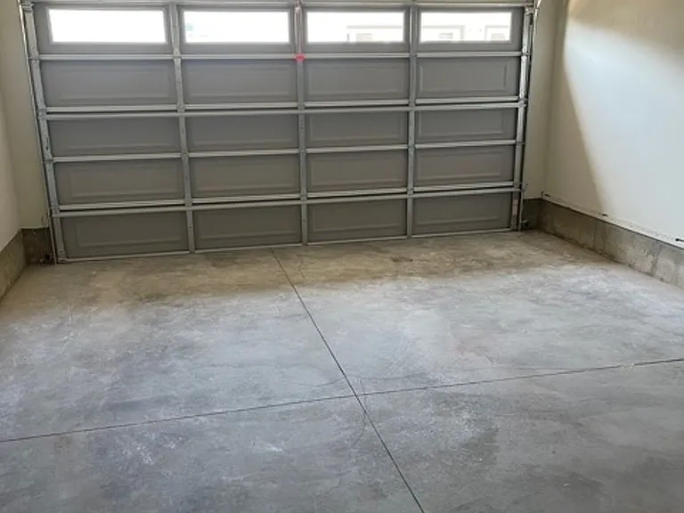 944 NE Paula Dr — Photo 14