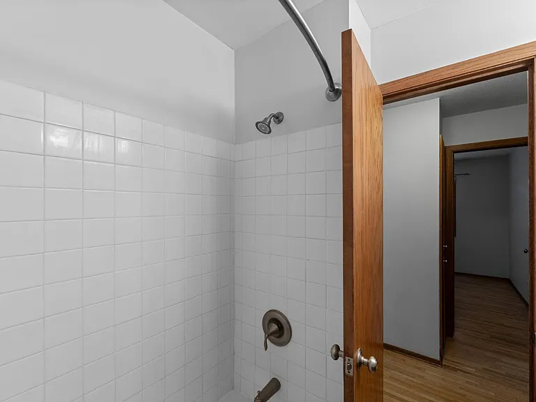 4237 Ottawa Ave S — Photo 12