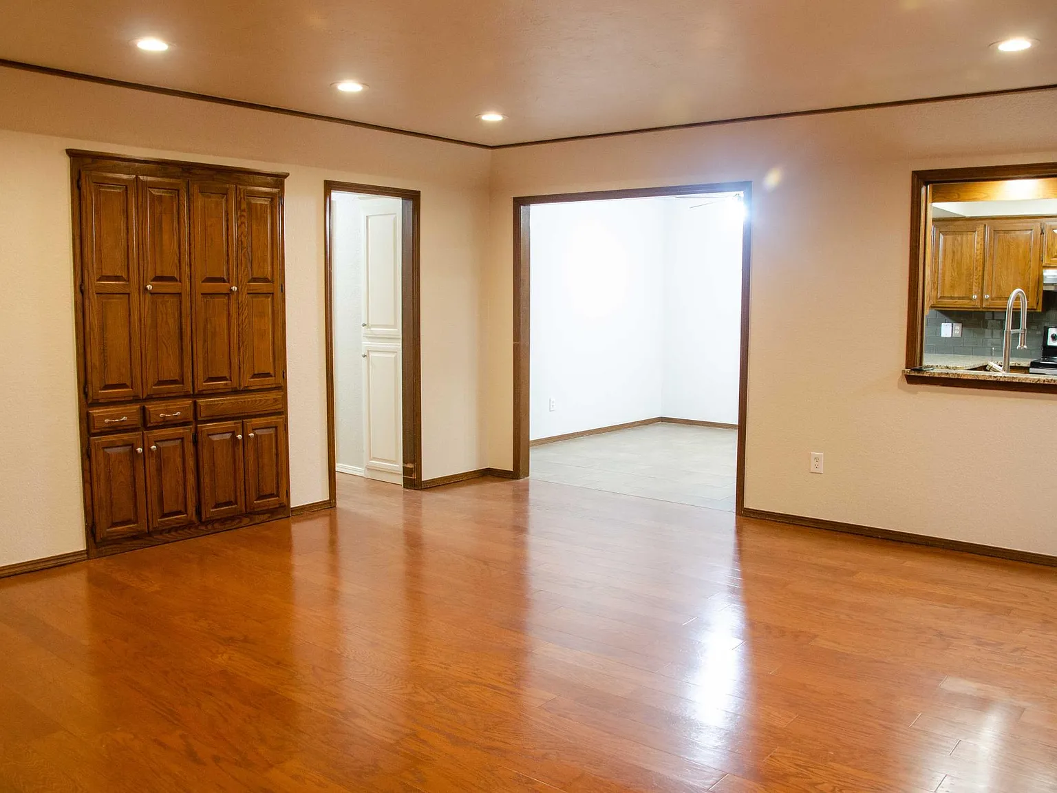 3 bed, 1704 sqft, $1,800 — Photo 4