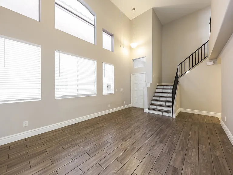 3424 E Rockwood Dr — Photo 6