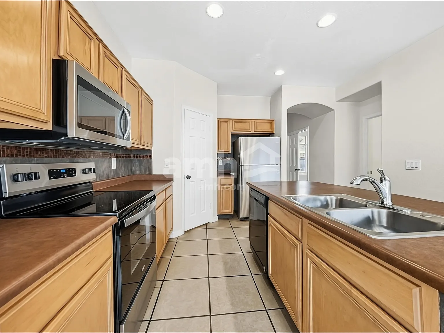 4 bed, 3.0 bath, 1605 sqft, $2,415 — Photo 3
