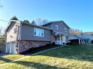 120 Cherry Wood Dr, Mineral Point, PA 15942