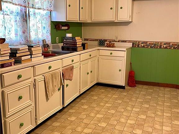 5th image of 10625 Short St