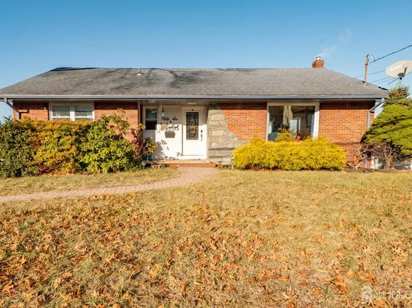 56 Deerfield Rd, Parlin, NJ 08859