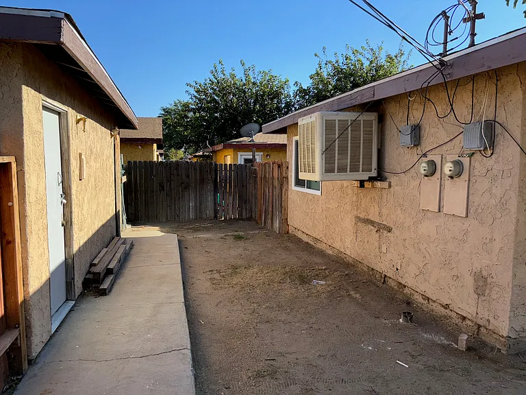 2556 Diamond St #B — Photo 13