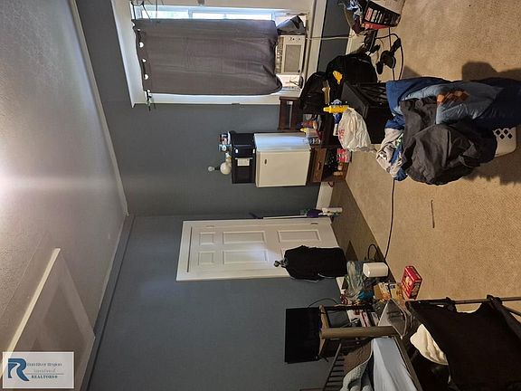 3rd image of 300 Campbell St