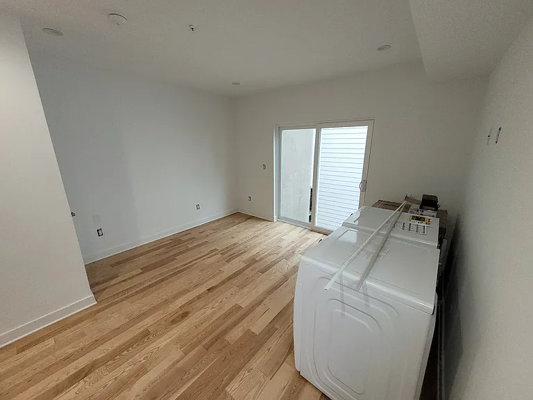 223 E Girard Ave #1R — Photo 25