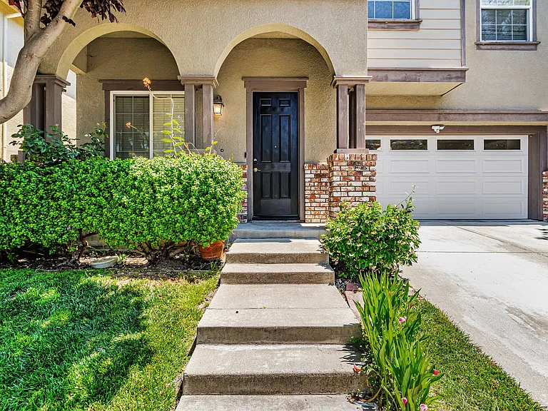 118 Copper Beech Gln — Photo 4