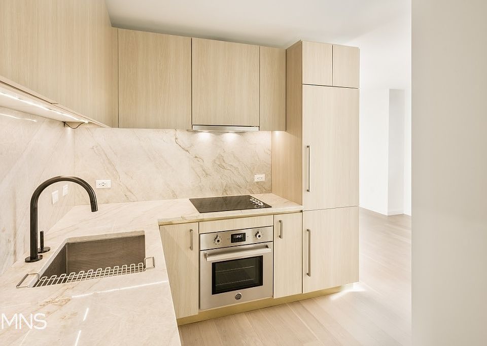 1st image of 250 W 19th St APT 6G