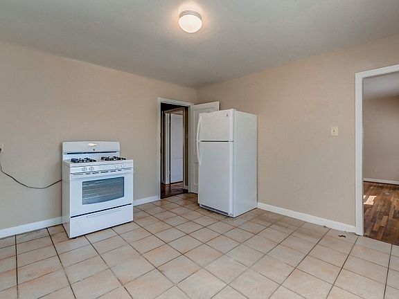 3rd image of 1000 1/2 Holland Ave