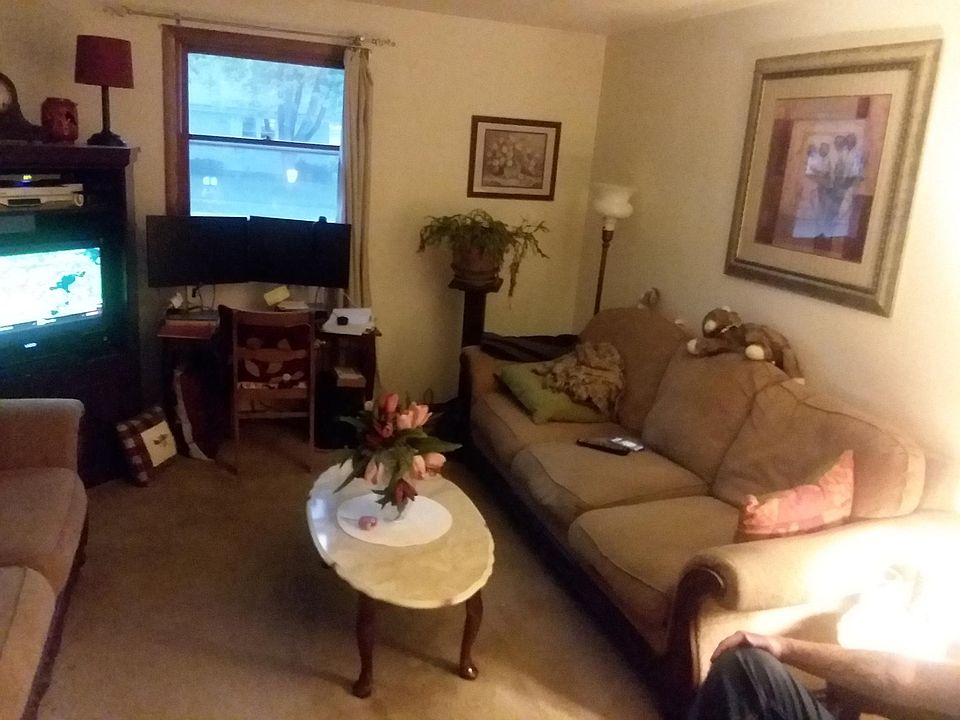 2nd image of 1014 Honeysuckle Ln #1014