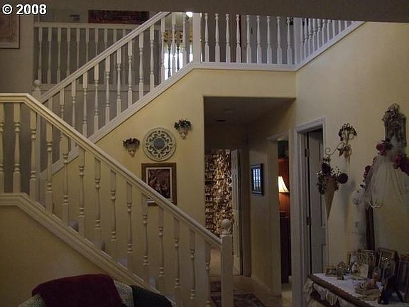 Open bannister staircase/entry with full bath and office/bedroom on main level