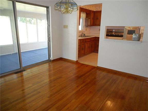 4th image of 218 Sunny Dr