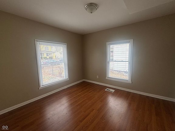 3rd image of 3941 Boulevard Pl