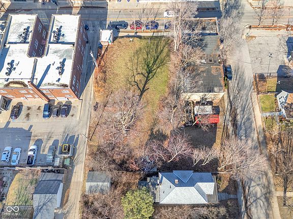 4th image of 2225 E 10th St