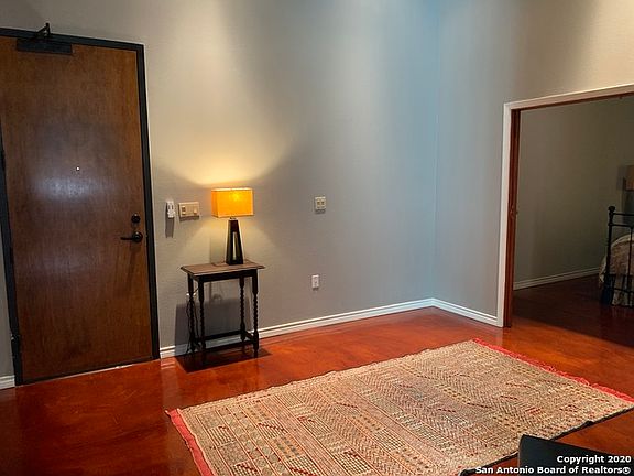 4th image of 214 E Travis St