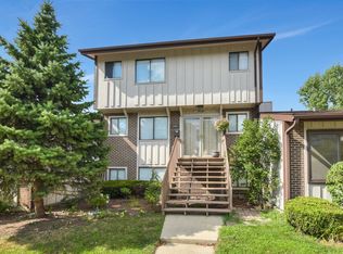 718 Circle Dr #1, Roselle, IL 60172