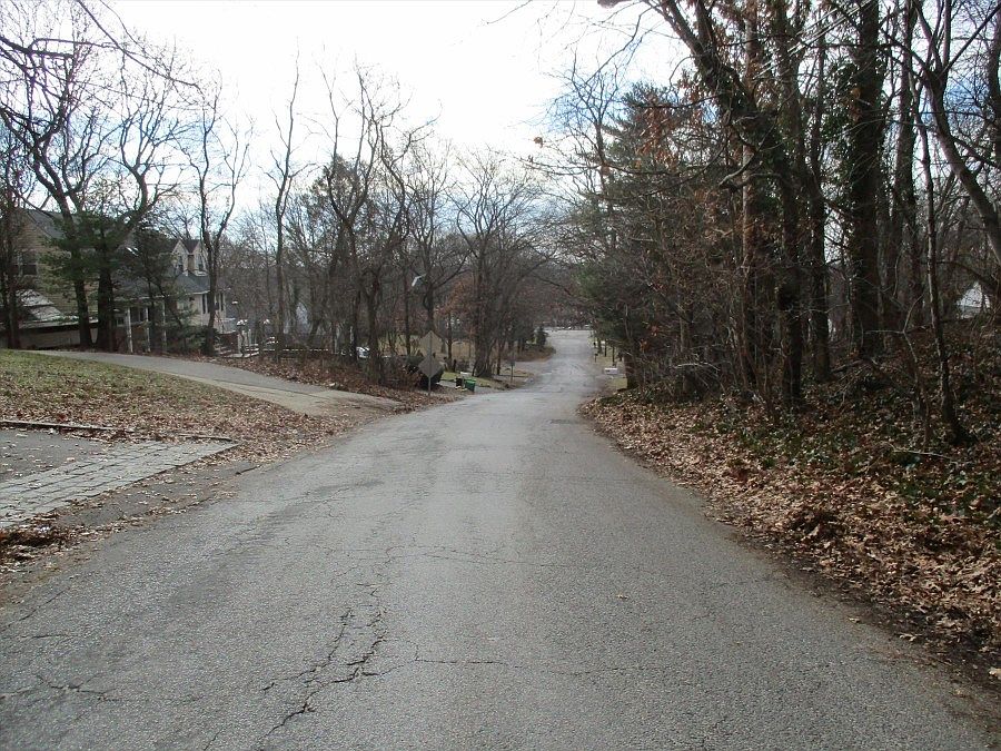 2nd image of 275 Gloria Blvd
