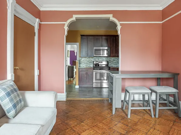 621 Putnam Avenue image 11 of 17