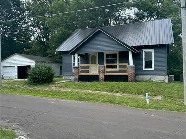 1609 Bolser St, Trenton, MO 64683