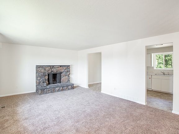 4th image of 15103/15105 E Rich Ave
