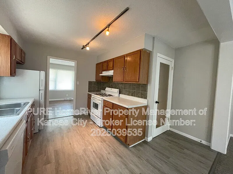 3 bed, 2.0 bath, 1192 sqft, $1,675 — Photo 4