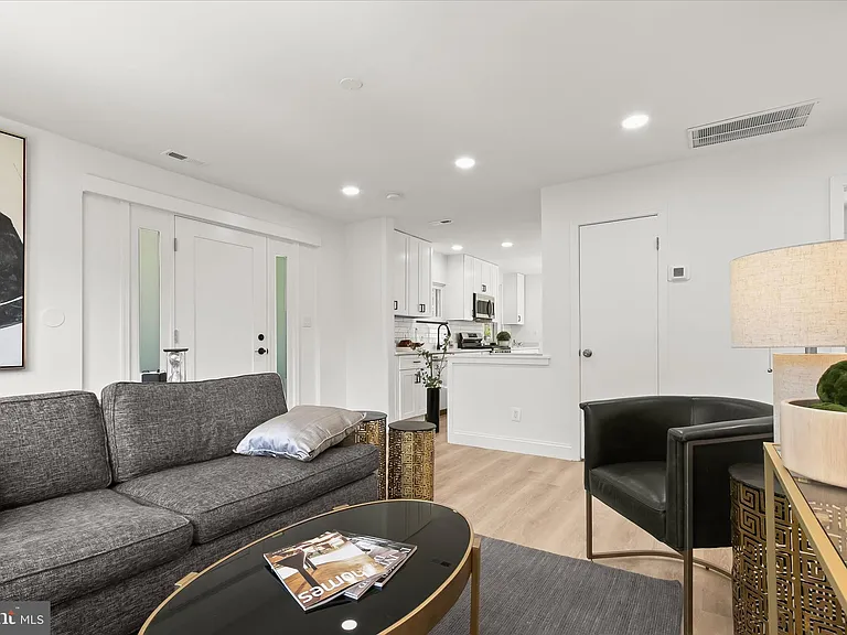402 Elm Ave — Photo 4