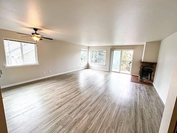5th image of 10757 Greenwood Ave N APT 320