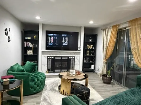4727 W Lake Sammamish Pkwy SE, Issaquah, WA 98027