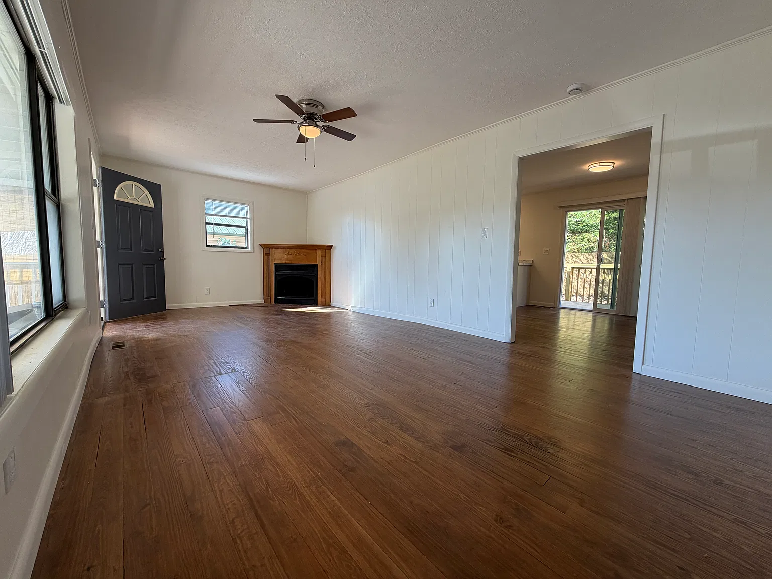 3 bed, 1250 sqft, $2,325 — Photo 3