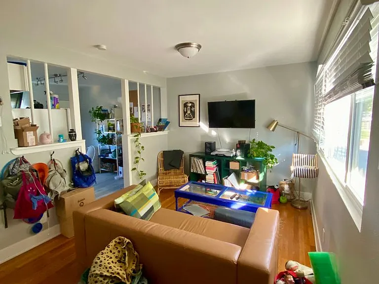 225 S 10th St — Photo 13